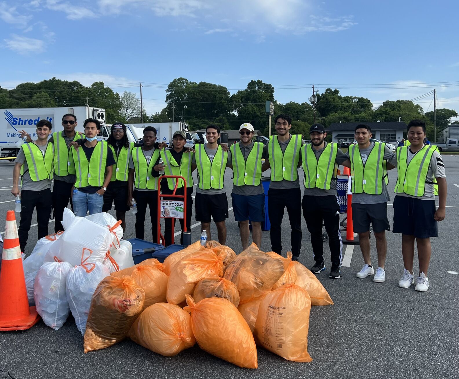 050422_MDJ_ActsofKindnessPart11_KCB3_PotrosFutballClubSoccerTeamVolunteers.jpg